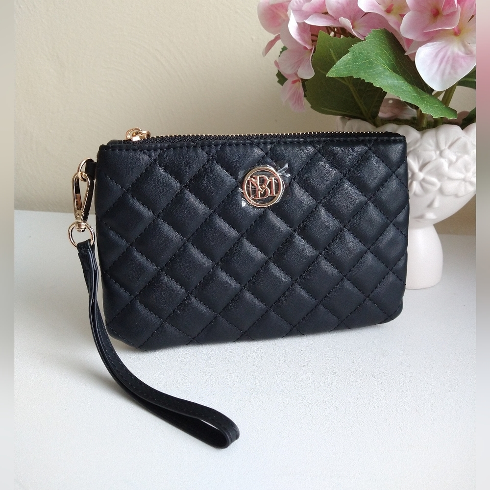 (1401) NWT Badgley Mischka quilted clutch